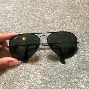 Too dark for my face, used good condition